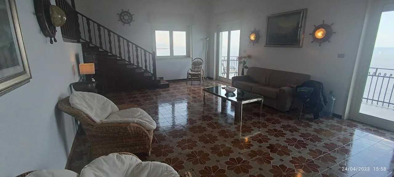 بيت للعطل فيلا La Timpa أتشيريالي