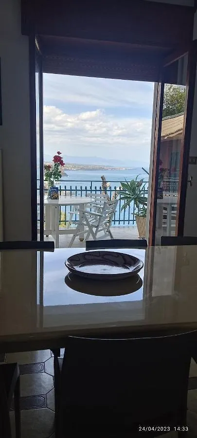 بيت للعطل فيلا La Timpa أتشيريالي